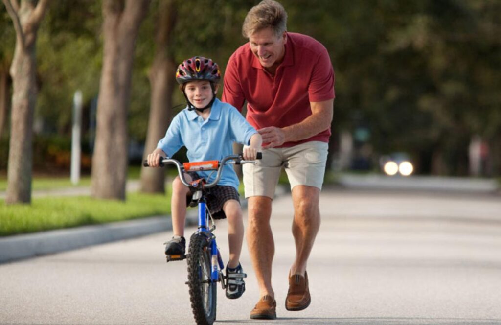 como ensinar a andar de bicicleta